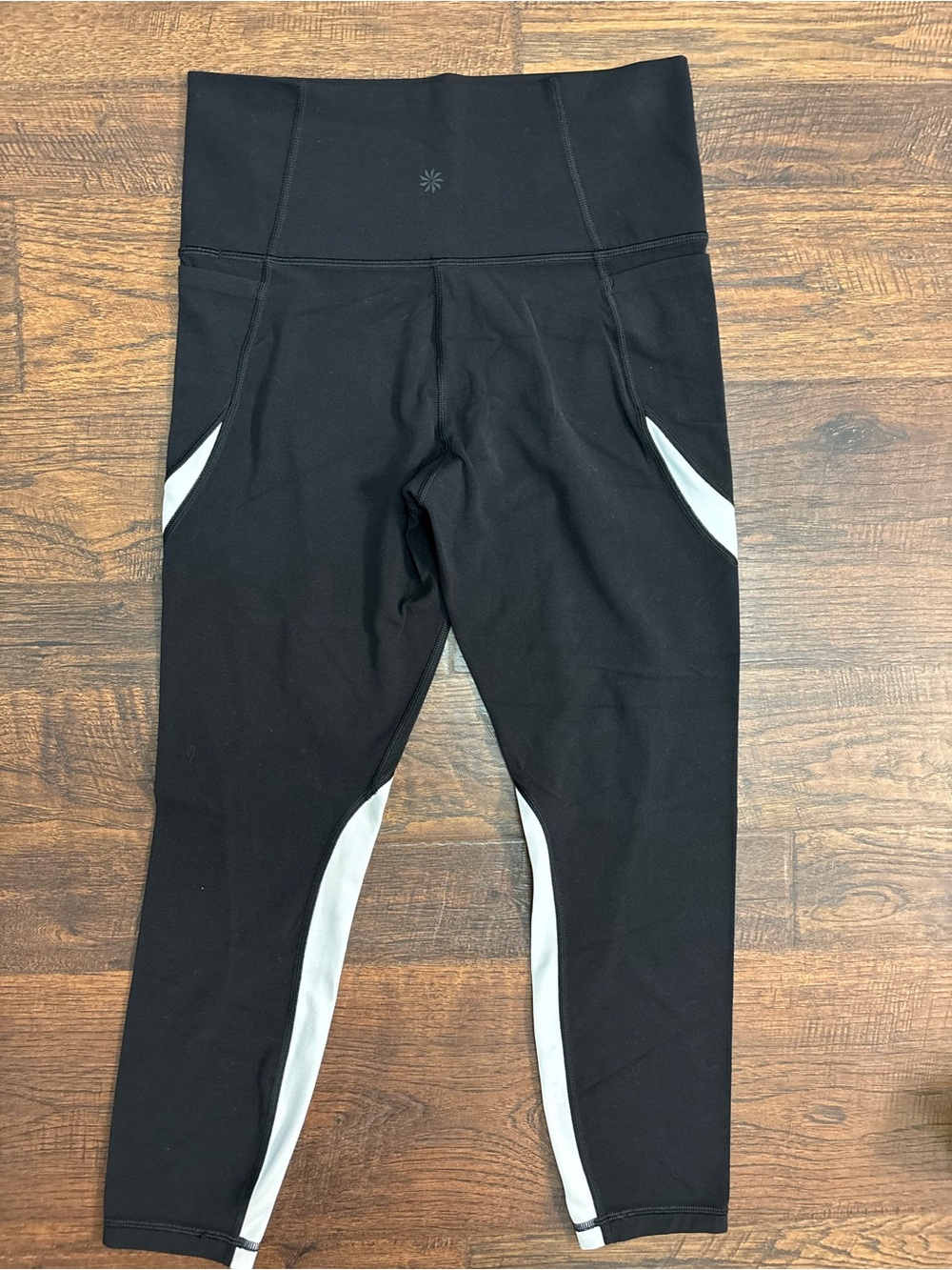 Athleta Salutation Stash Pocket 7/8 Tight Leggings